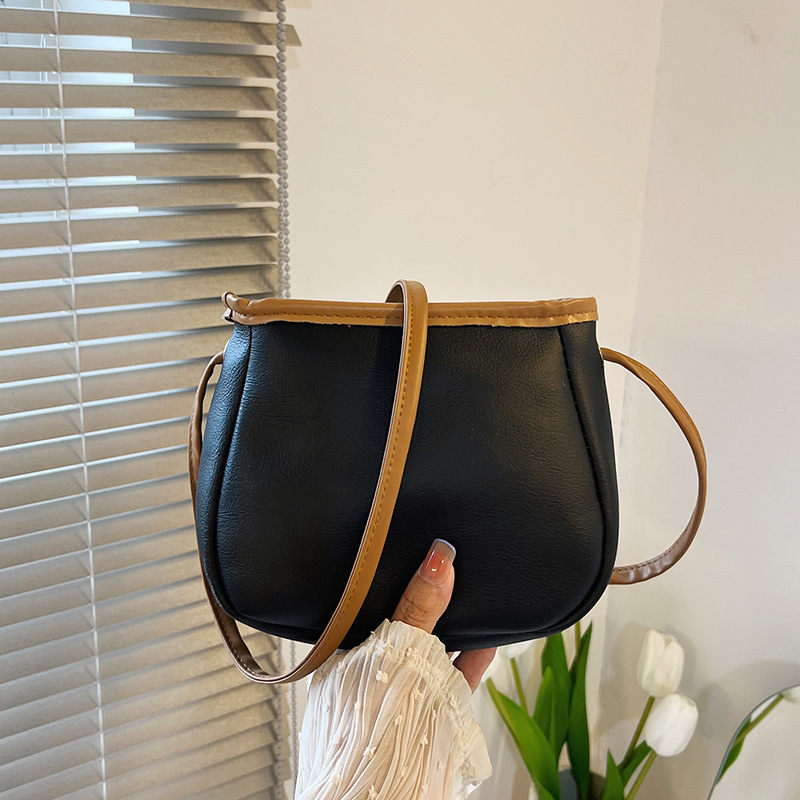 https://fulmo-img-server.com/lmc-leather-bag-store/728a7a02-19c2-4a0c-931e-cd047899b18f.jpg