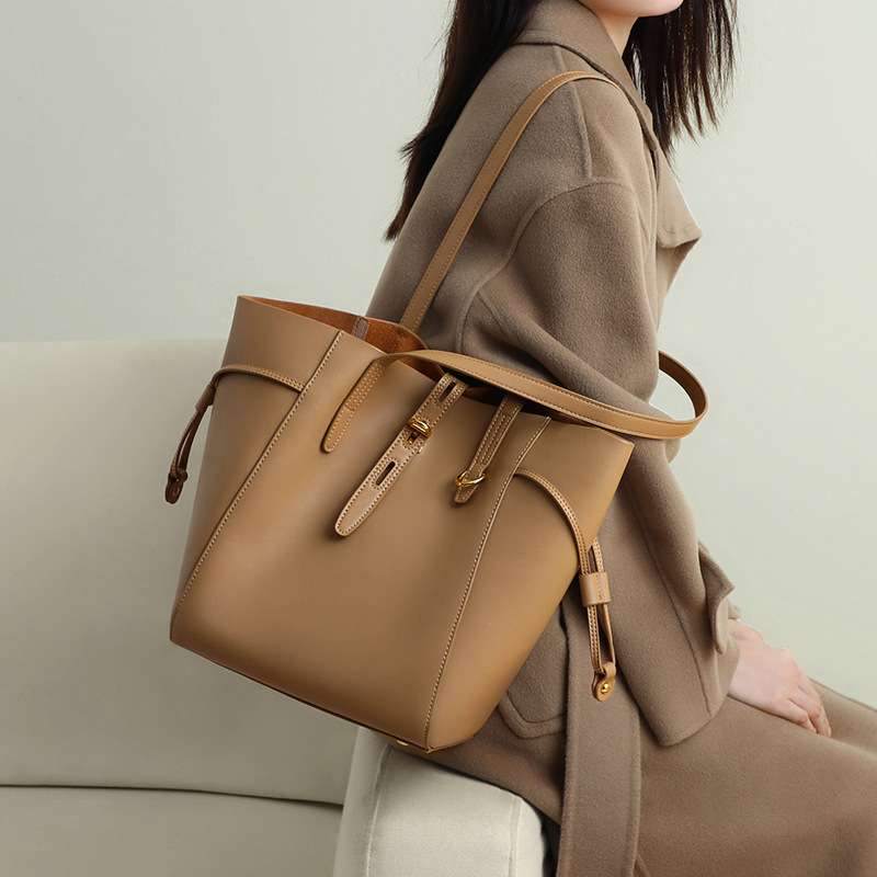 https://fulmo-img-server.com/lmc-leather-bag-store/730ff54ad65f4501b2abb26c0accff71.jepg