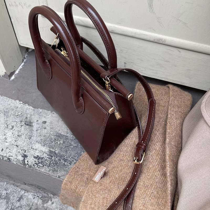 https://fulmo-img-server.com/lmc-leather-bag-store/736c570dd6574301b3a5ea5822a98b5c.jepg