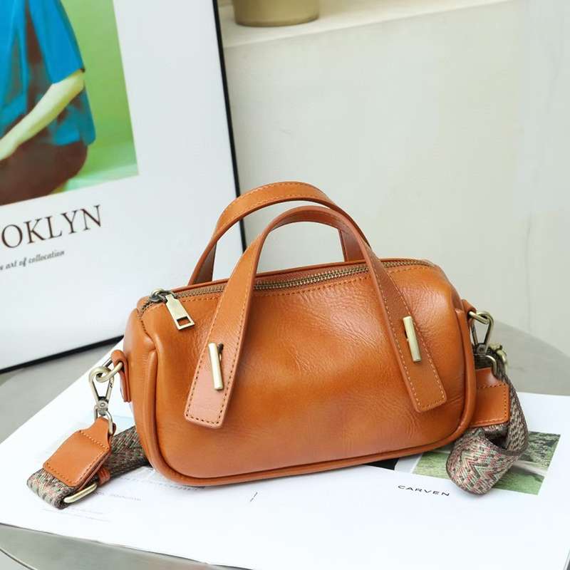 https://fulmo-img-server.com/lmc-leather-bag-store/74d8b4690954484699daa00042f25404.jepg