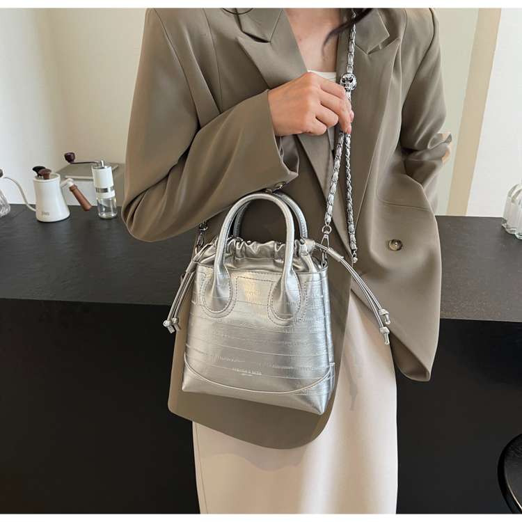 https://fulmo-img-server.com/lmc-leather-bag-store/760b23eff02348d4998c94b5e42cccff.jepg