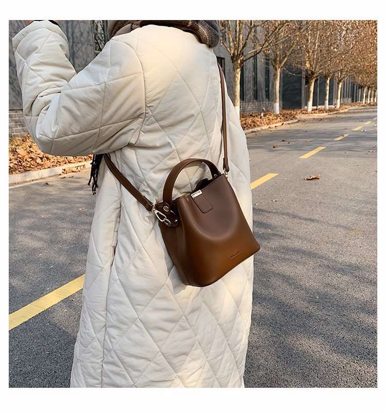 https://fulmo-img-server.com/lmc-leather-bag-store/7777885a375c40d099493c9778d41b8f.jepg