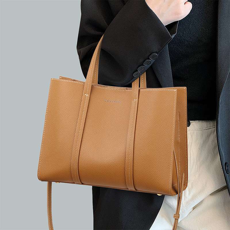 https://fulmo-img-server.com/lmc-leather-bag-store/78a6d3d5173b49298c62689fab553a41.jepg