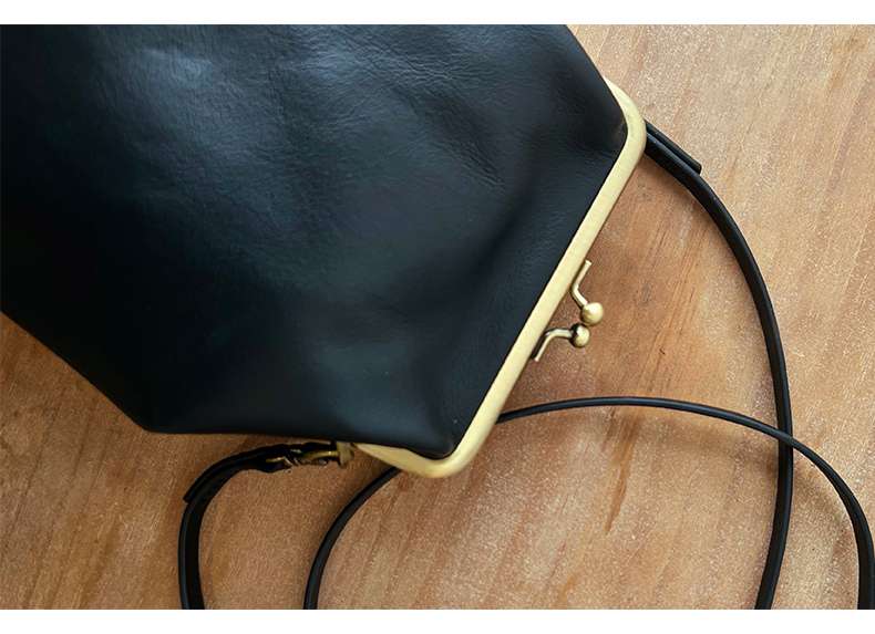 https://fulmo-img-server.com/lmc-leather-bag-store/78ce44cd08734b01a213ff4943f6280f.jepg