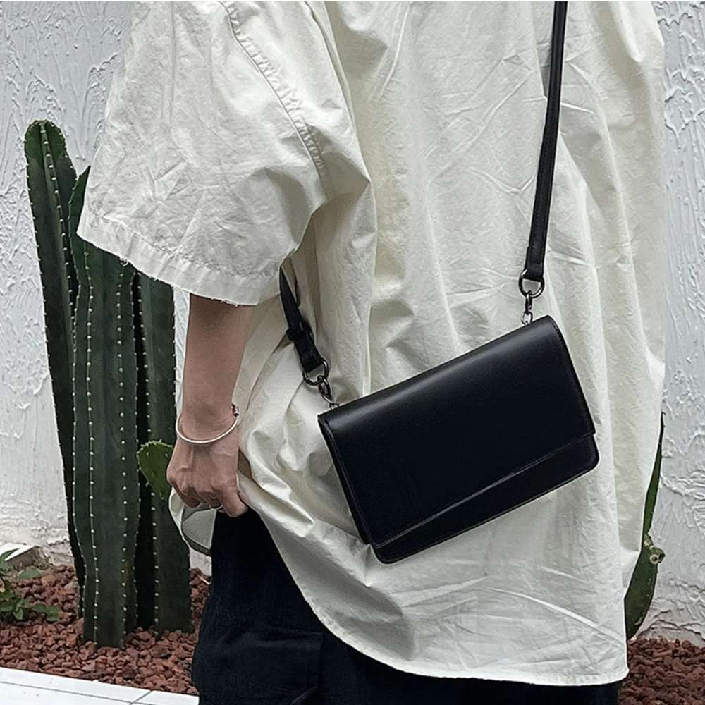 https://fulmo-img-server.com/lmc-leather-bag-store/7c8b606bfdf845f9b904794a3d6ad613.jepg