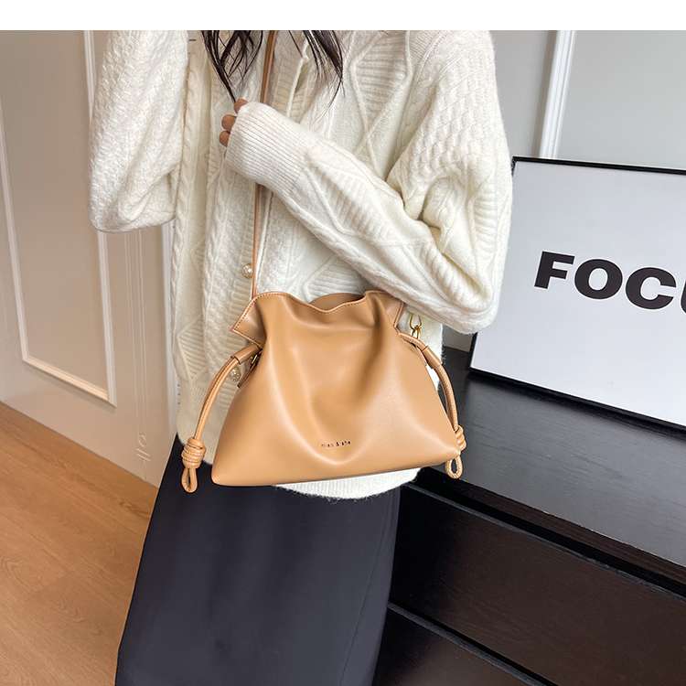 https://fulmo-img-server.com/lmc-leather-bag-store/7e0e9e3f138e4dfa9b52362105ba75c7.jepg