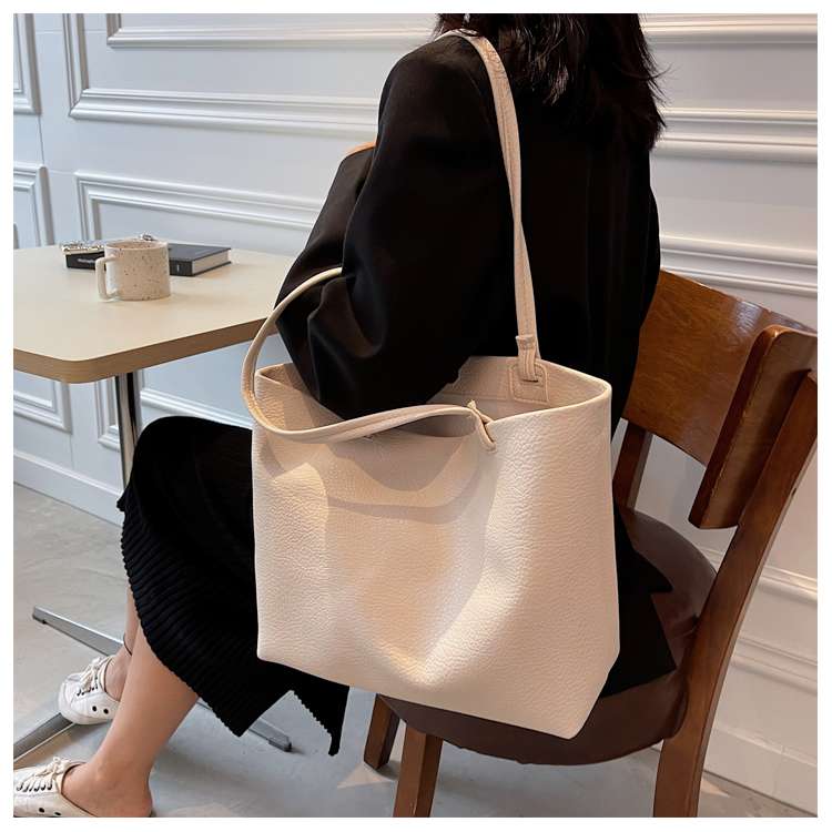 https://fulmo-img-server.com/lmc-leather-bag-store/7f028a1ef948409ea876f606d11cb7df.jepg