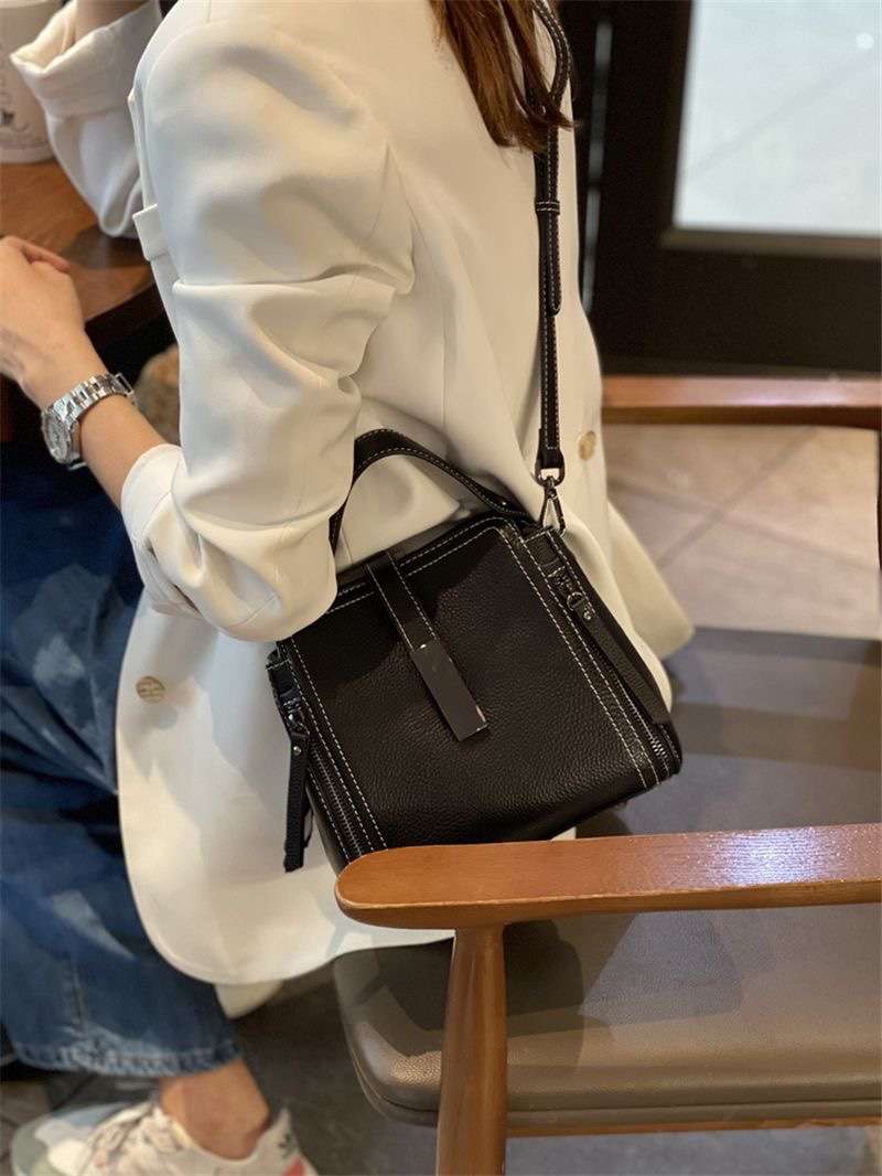 https://fulmo-img-server.com/lmc-leather-bag-store/80134f90c9f449d68554963fad55a123.jepg