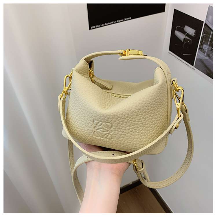 https://fulmo-img-server.com/lmc-leather-bag-store/807612b721ce4e51b58e3c6697f08529.jepg