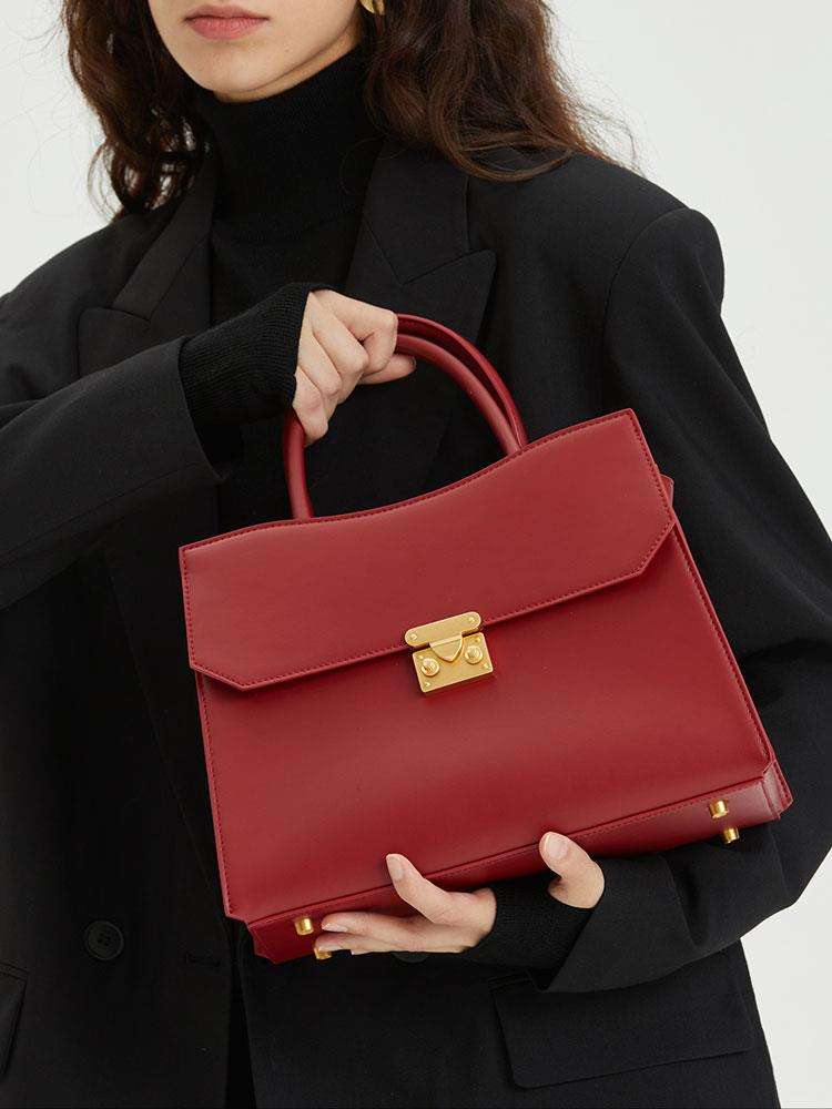 https://fulmo-img-server.com/lmc-leather-bag-store/8139a74dc2824b47a56e1d69fd0594ed.jepg