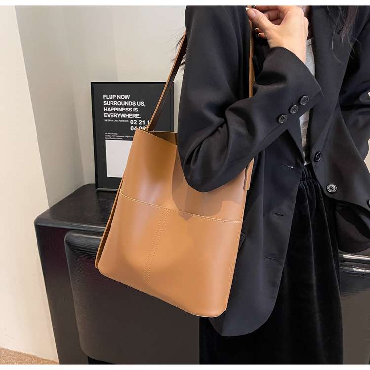 https://fulmo-img-server.com/lmc-leather-bag-store/84256c4a23fb45598f0f62359bd891bd.jepg