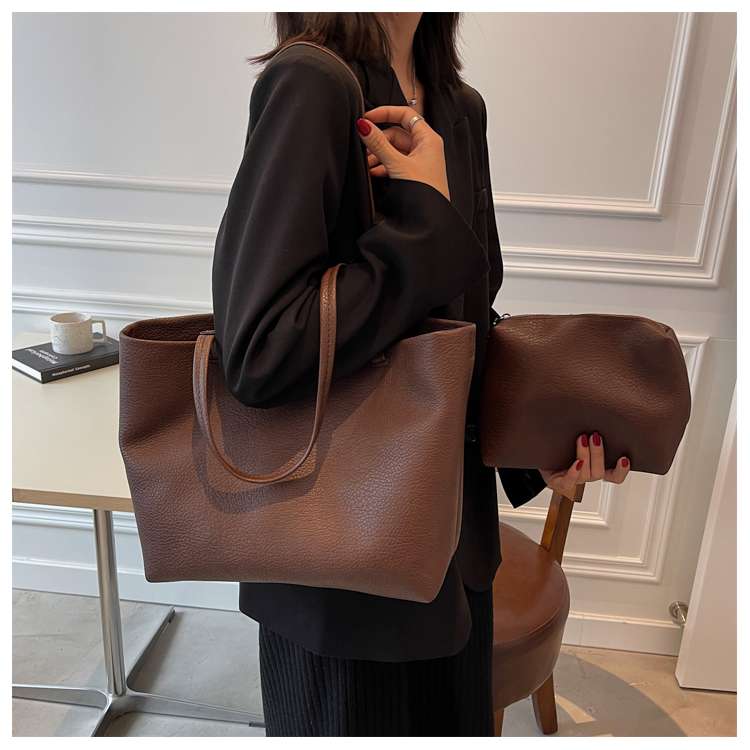 https://fulmo-img-server.com/lmc-leather-bag-store/85e0d80dec8c473596d8f4f88c5bdd20.jepg