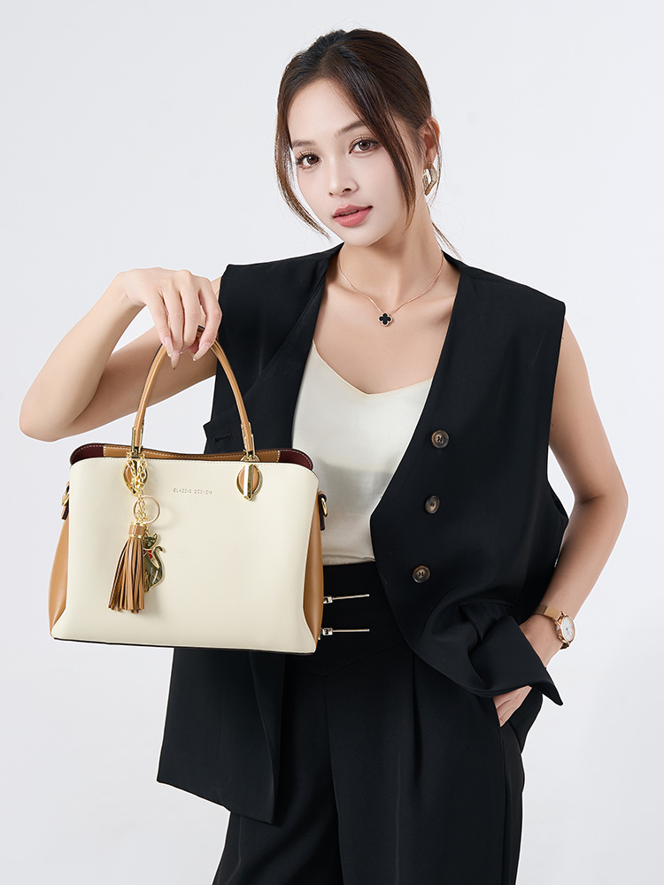 革バッグレディース タッセル付き上品な本革ハンドバッグ