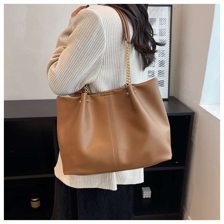 https://fulmo-img-server.com/lmc-leather-bag-store/88c6aff3a3dd46748b17dcfc1a66195d.jepg