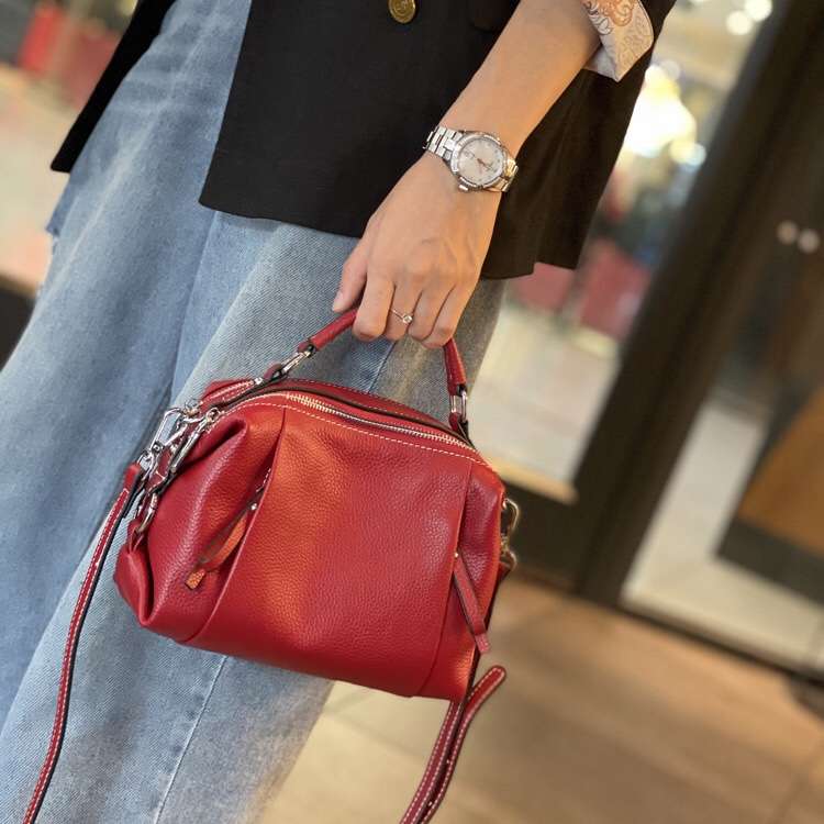 https://fulmo-img-server.com/lmc-leather-bag-store/8942e7dc252745319b9830bf65a39fed.jepg