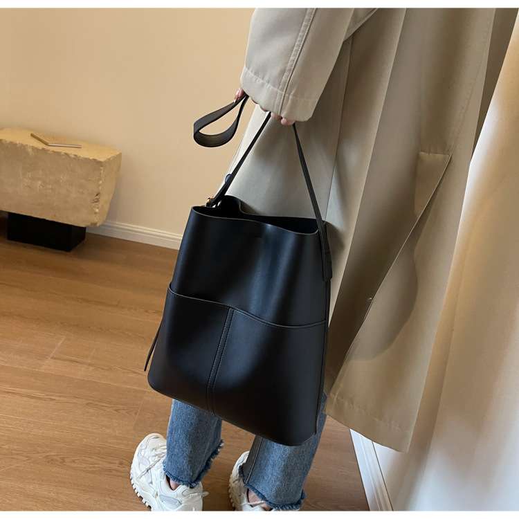 https://fulmo-img-server.com/lmc-leather-bag-store/8bf9fddd74a74e4e9c351e583eac054e.jepg