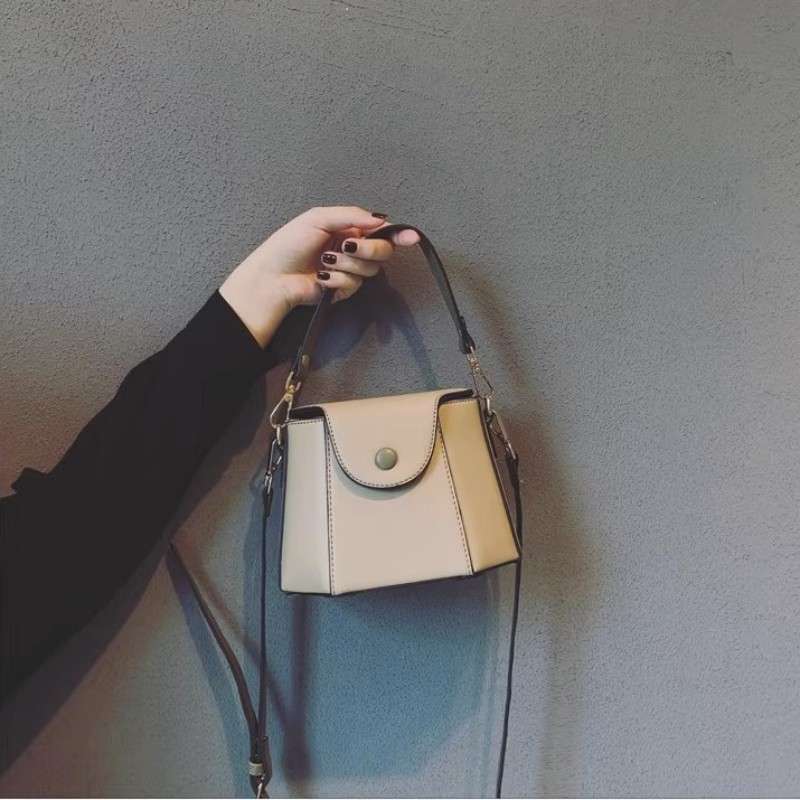 https://fulmo-img-server.com/lmc-leather-bag-store/8cddbb8b851244d0bd8eae82f560dae1.jepg