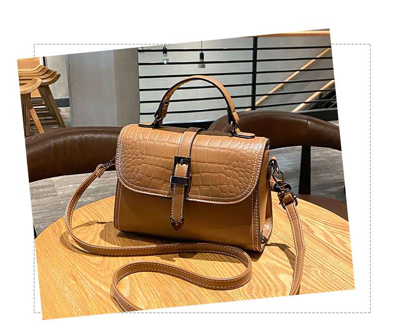 https://fulmo-img-server.com/lmc-leather-bag-store/90e9499f7018478baecd2eefebd056b0.jepg