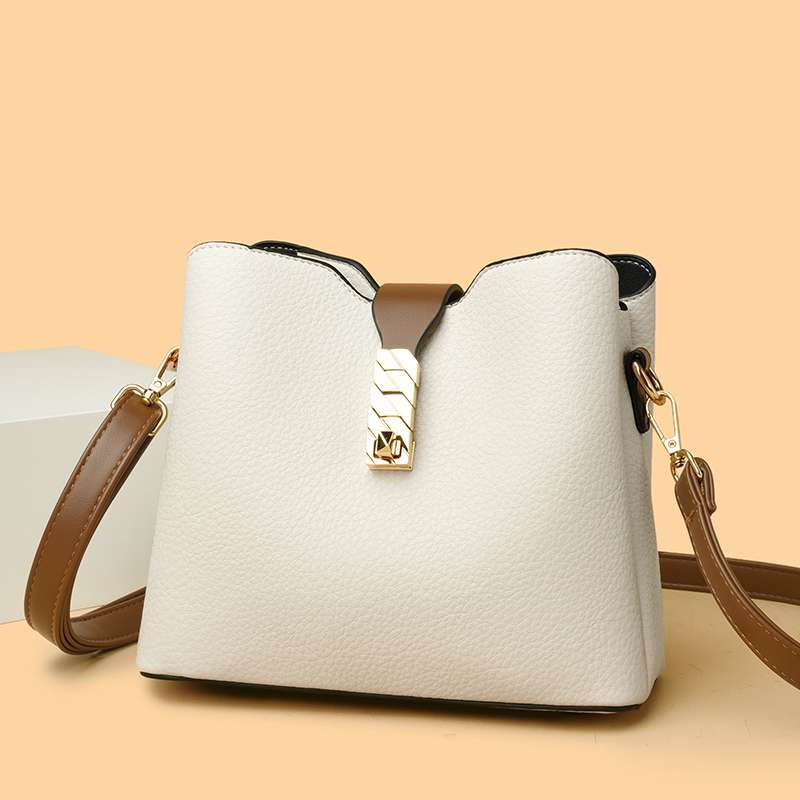 https://fulmo-img-server.com/lmc-leather-bag-store/950428a0ec754a63a007f5747a9bae0d.jepg