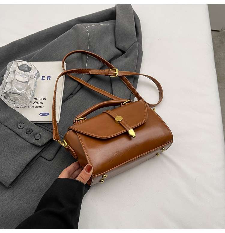 https://fulmo-img-server.com/lmc-leather-bag-store/955399e9d5d74463adb384e8c6b2e90f.jepg