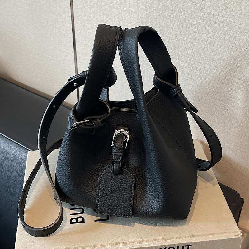 https://fulmo-img-server.com/lmc-leather-bag-store/96b07b09999746a5bad109fd8cb3f026.jepg