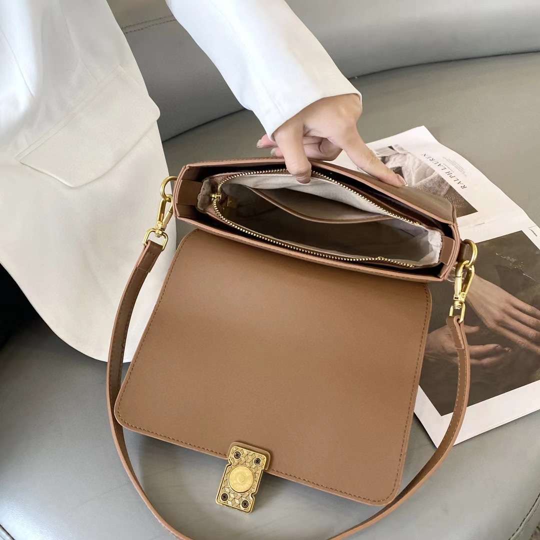 https://fulmo-img-server.com/lmc-leather-bag-store/972fe92c70d94b97826d0f1029e14f51.jepg