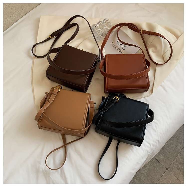 https://fulmo-img-server.com/lmc-leather-bag-store/976165fd05f44bc58c675ef654750363.jepg