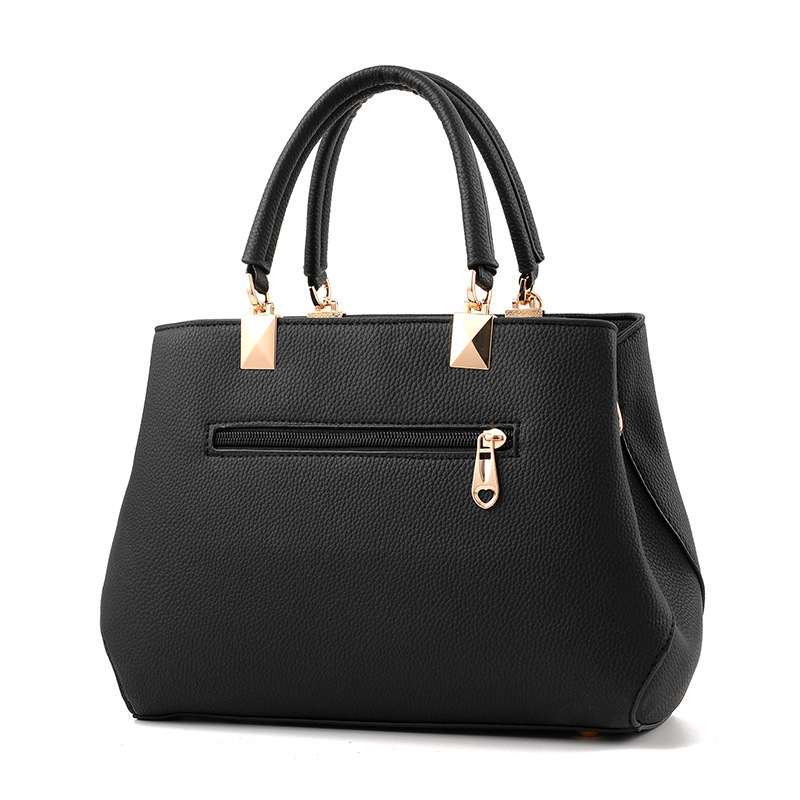 https://fulmo-img-server.com/lmc-leather-bag-store/999553d5-20ba-4203-8c2e-bea166f8bf1b.jpg