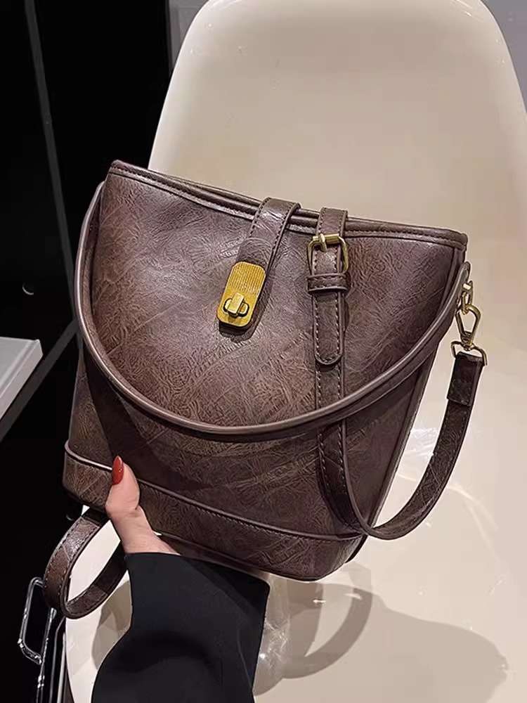 https://fulmo-img-server.com/lmc-leather-bag-store/9a1ddec6810d495ab3307096319b5e29.jepg