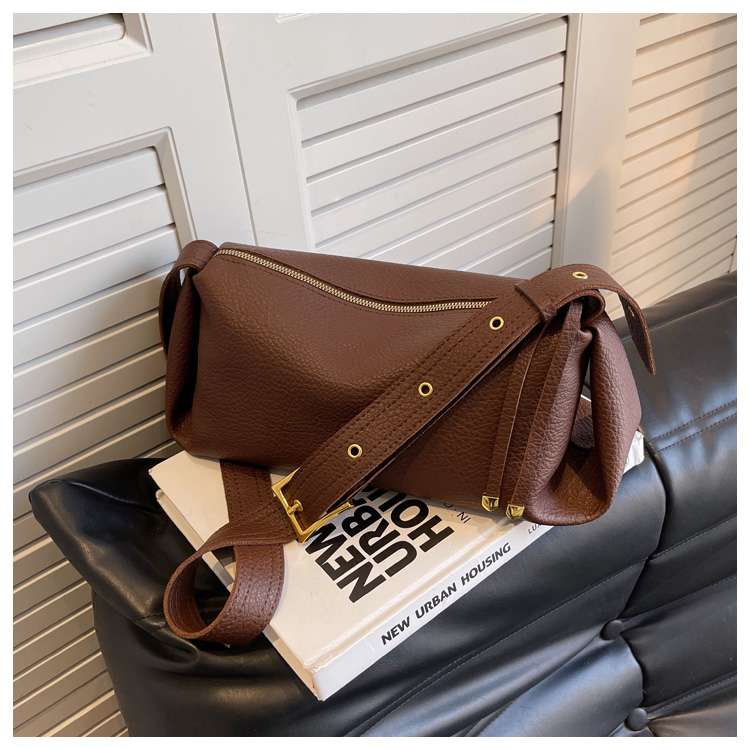 https://fulmo-img-server.com/lmc-leather-bag-store/9c7b2353d20546e8b1272f3bc5dc406e.jepg