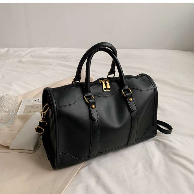 https://fulmo-img-server.com/lmc-leather-bag-store/9ce2ecc4b1274a26960dc782cdfe4d90.jepg