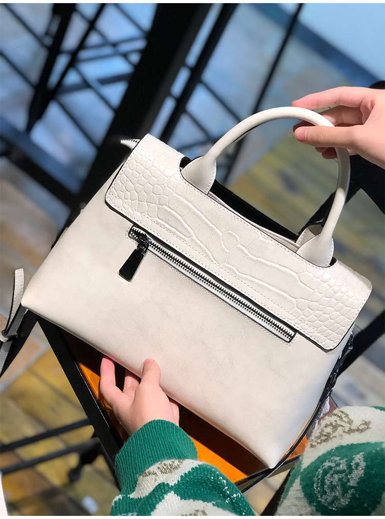 https://fulmo-img-server.com/lmc-leather-bag-store/a14d8898af1f478bb5743c263b913f68.jepg