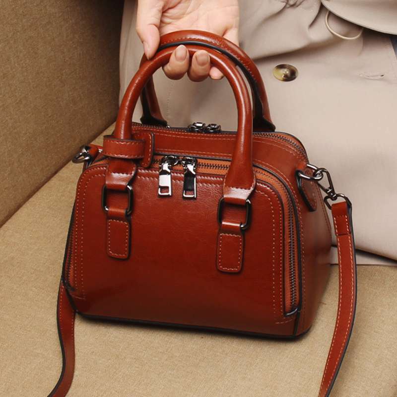 https://fulmo-img-server.com/lmc-leather-bag-store/a1763cce5acf4460a6a33e50d35498e7.jepg