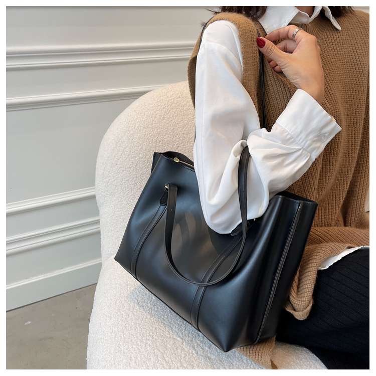 https://fulmo-img-server.com/lmc-leather-bag-store/a2b6688ea96d41079e5bc27f0908d7ca.jepg