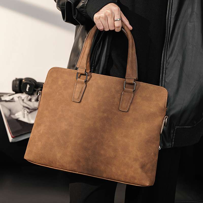 https://fulmo-img-server.com/lmc-leather-bag-store/a4238b2fec6b466cb6fad17411fc20e2.jepg