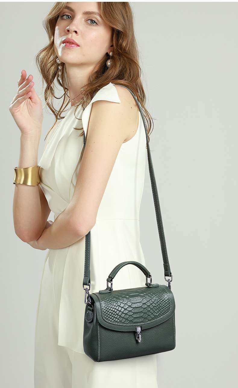 https://fulmo-img-server.com/lmc-leather-bag-store/a42722a3f40540a7a778a44e83891baf.jepg