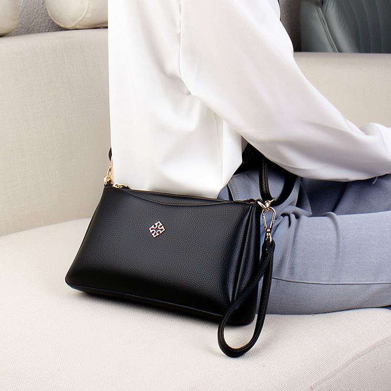 https://fulmo-img-server.com/lmc-leather-bag-store/a705f6f4495647ebb51f04a0dca98b4a.jepg