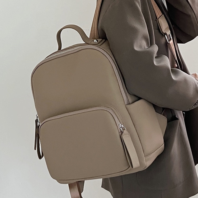 https://fulmo-img-server.com/lmc-leather-bag-store/a779efd6-4fe8-4885-8f31-c96160947612.jpg