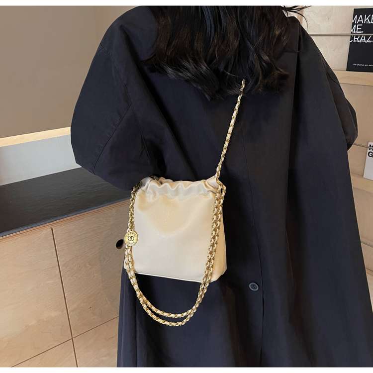 https://fulmo-img-server.com/lmc-leather-bag-store/a901e4912e1d4a2a82b2cd29ee610db2.jepg