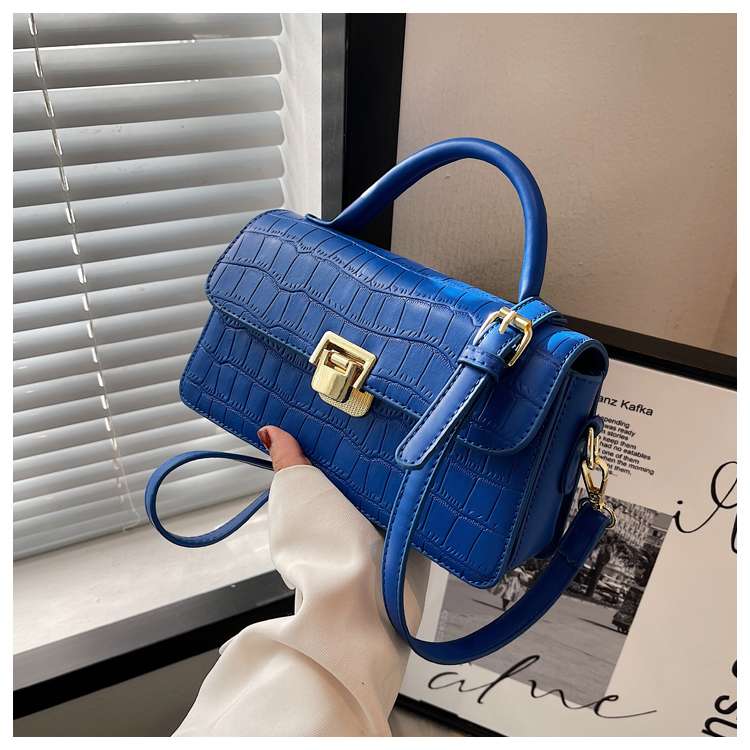 https://fulmo-img-server.com/lmc-leather-bag-store/aa4a2a346381415bb918d6ab1891bebc.jepg