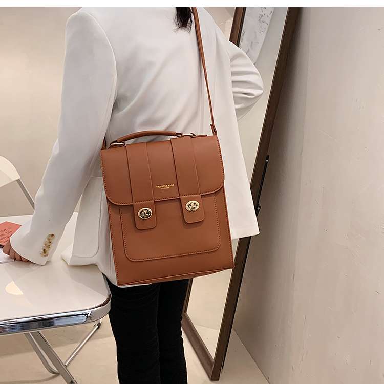 https://fulmo-img-server.com/lmc-leather-bag-store/acfc4459004c410389f6ce0f98aeba68.jepg