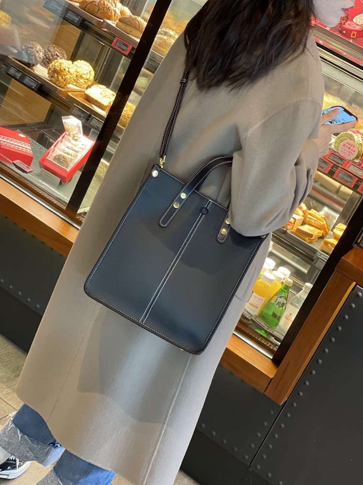 https://fulmo-img-server.com/lmc-leather-bag-store/afde50d07bb6422ab7eba5c83a78d703.jepg