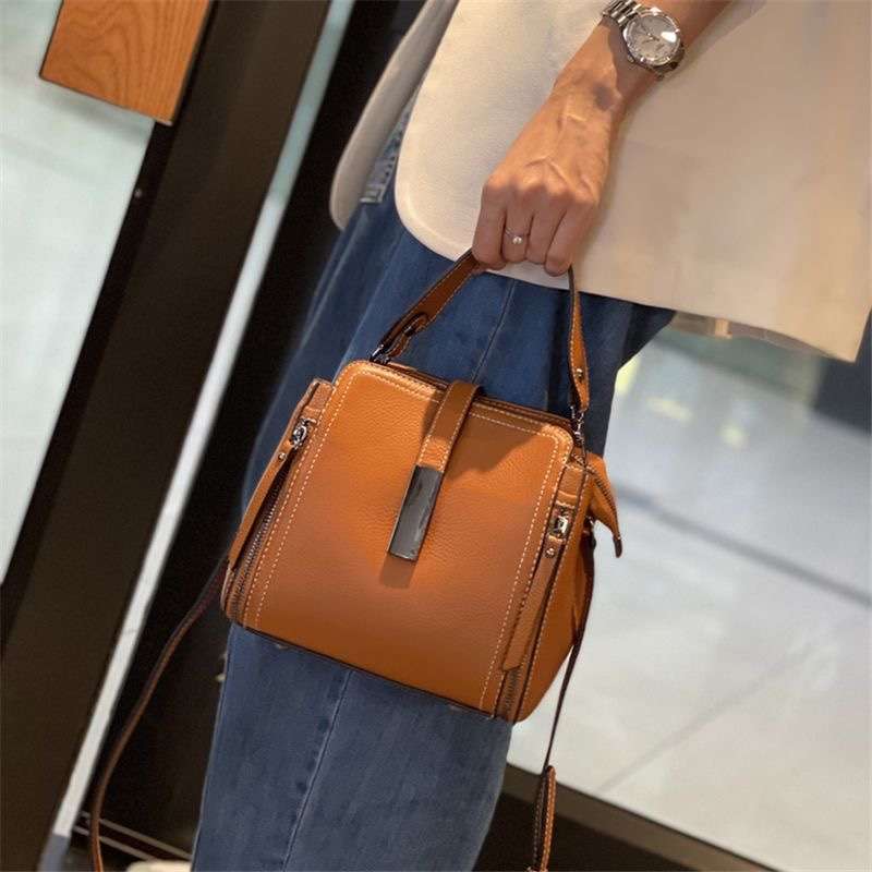 https://fulmo-img-server.com/lmc-leather-bag-store/b456ea5b21984820b71b2155d053b569.jepg