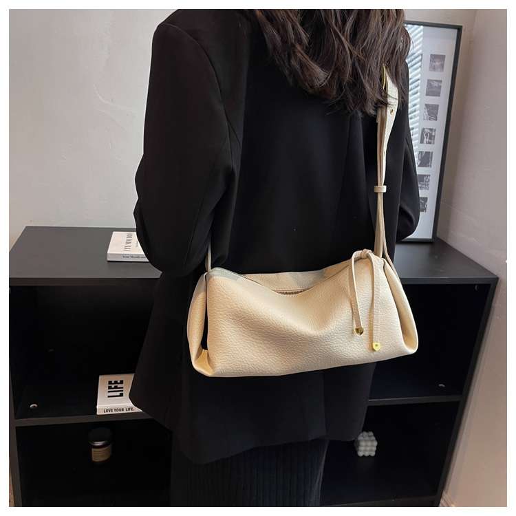 https://fulmo-img-server.com/lmc-leather-bag-store/b64636ae458b41779d40662889891c74.jepg