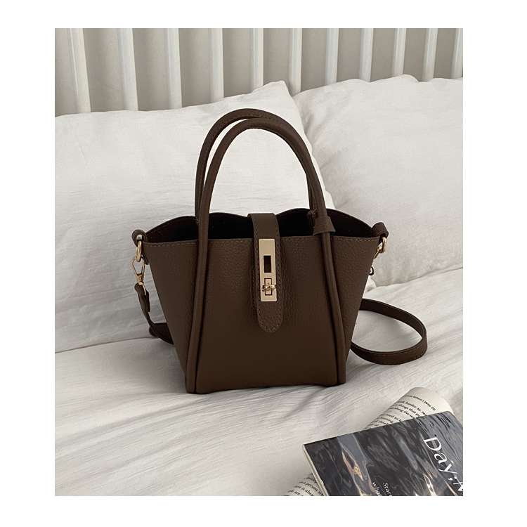 https://fulmo-img-server.com/lmc-leather-bag-store/ba23c57fd0924b79bcbf00598ee8c4bf.jepg