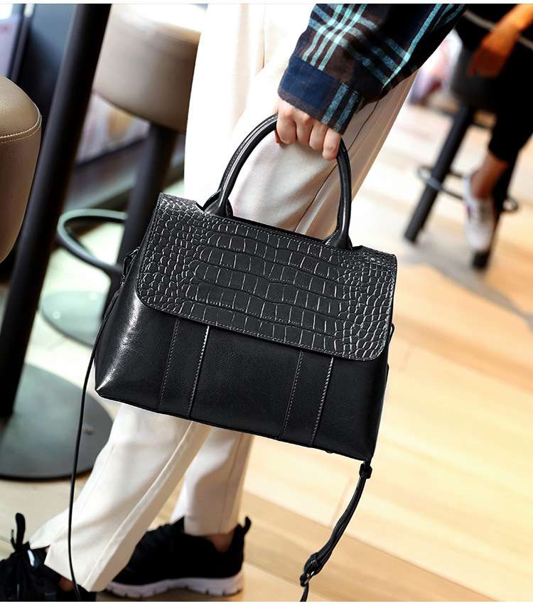 https://fulmo-img-server.com/lmc-leather-bag-store/bbea2b36c5ef44b3a28b57ff23e74541.jepg