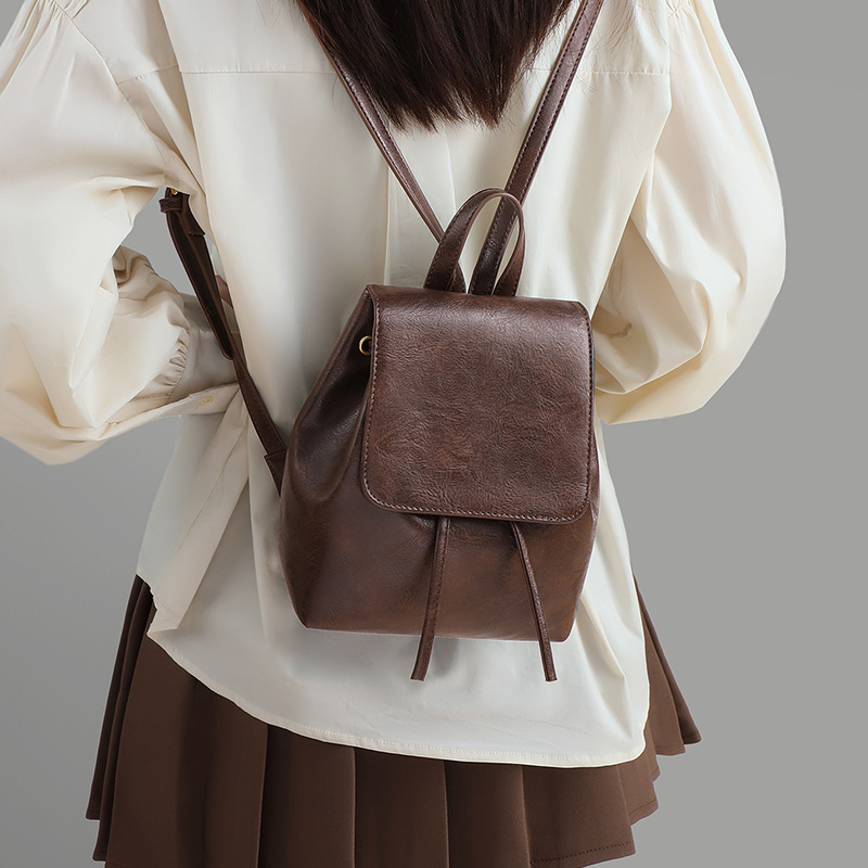 https://fulmo-img-server.com/lmc-leather-bag-store/c1264e95-acd3-42d3-b3e3-955b771895f8.jpg