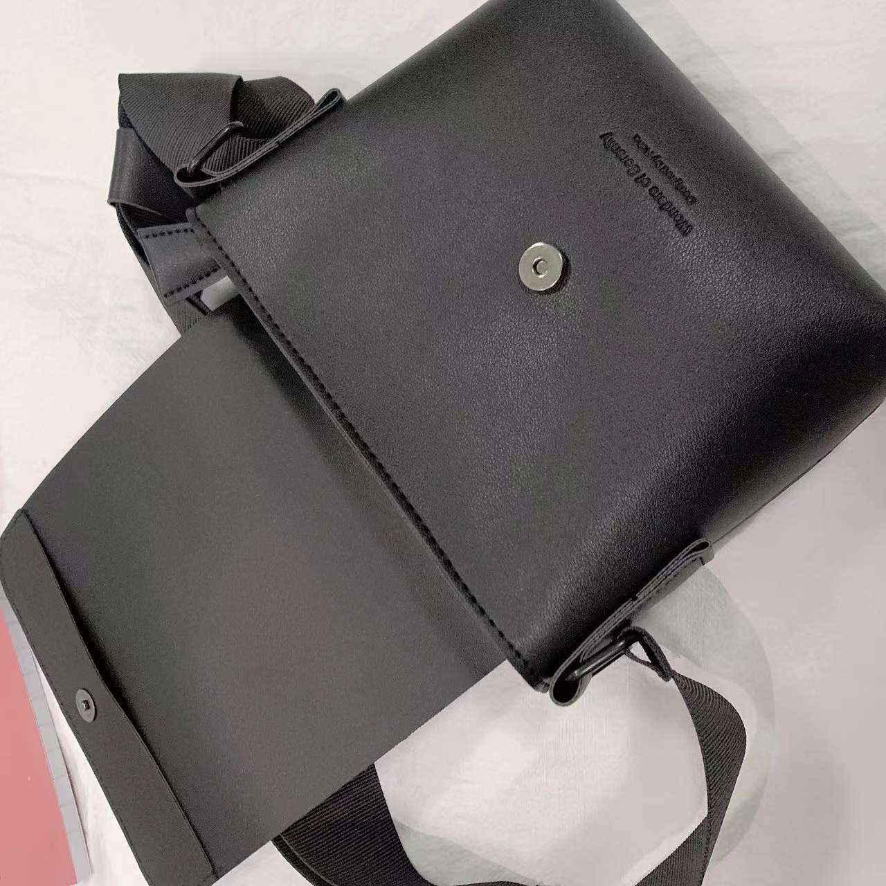 https://fulmo-img-server.com/lmc-leather-bag-store/c294e2eecedd4ae898d50e226a9bdd41.jepg