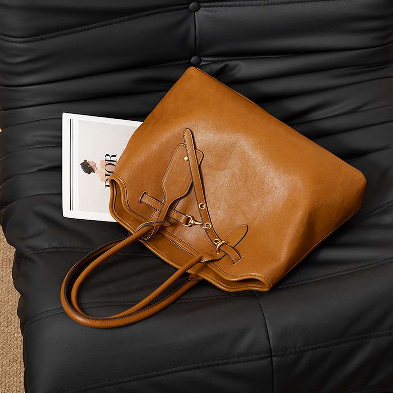 https://fulmo-img-server.com/lmc-leather-bag-store/c3657417f87c4f0482408fcdfa805f33.jepg