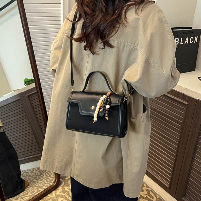 https://fulmo-img-server.com/lmc-leather-bag-store/c5e9d8d4-6d7e-411f-ad2d-e49c5f134581.jpg